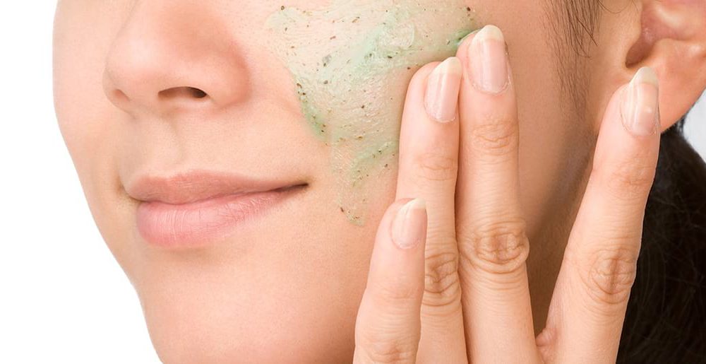 اسکراب یکی از مهم ترین عوامل شفافیت پوست میشه و حتما بسته به نوع پوست از اون استفاده کنین