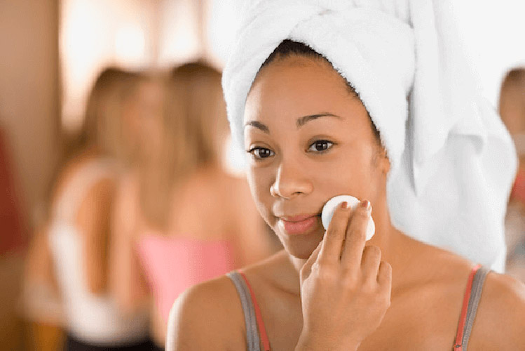 پاک کننده آرایش صورت مخصوص نوع آرایش شما و نوع پوستتون داشتن پوستی شفاف رو برای شما به وجود میاره